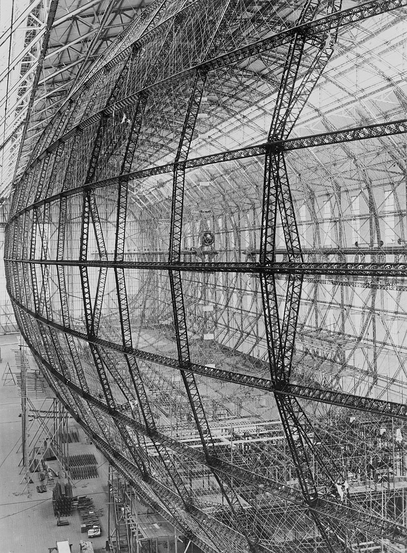 LRD_Zeppelin_Hindenburg_Archiv_BN_43561 Das riesige Sklett des Luftschiffs.